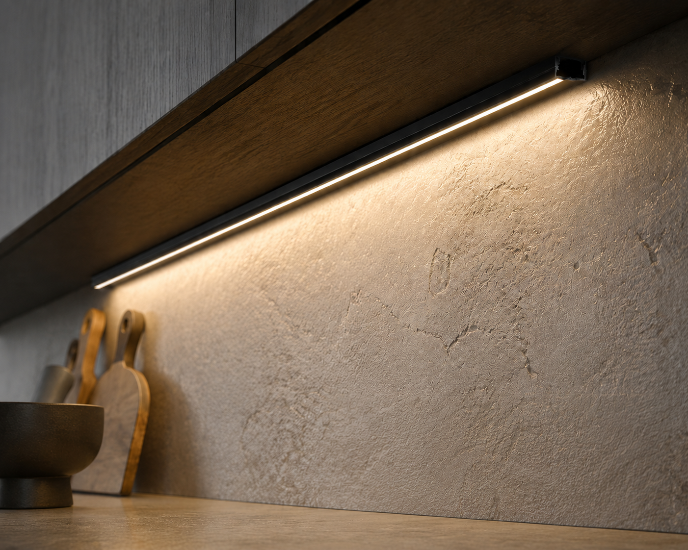 Barra LED installata sotto un pensile da cucina